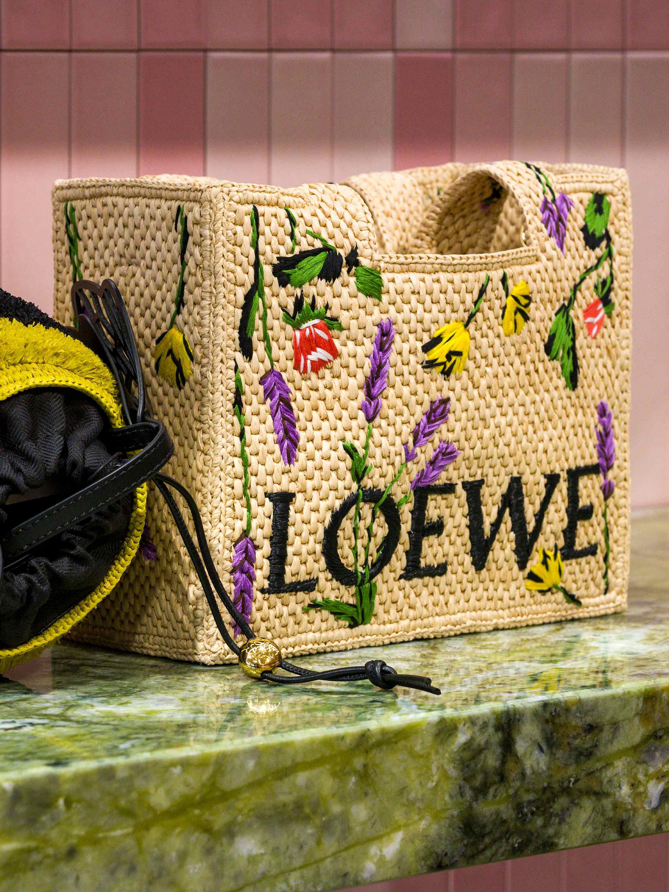 Paula's Ibiza リゾートストア | LOEWE - LOEWE